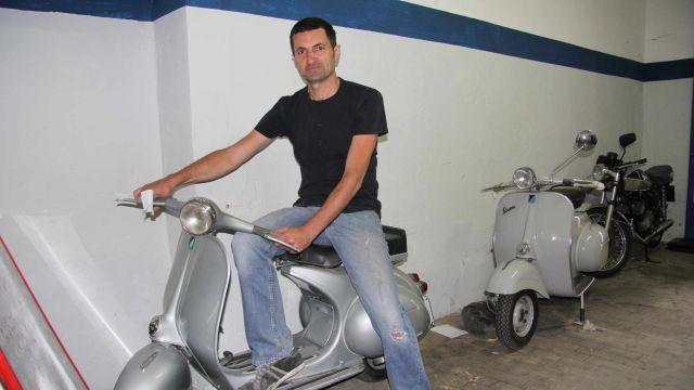 Prato, i restauratori di Vespe tirano giù il bandone e lasciano piazza Mercatale