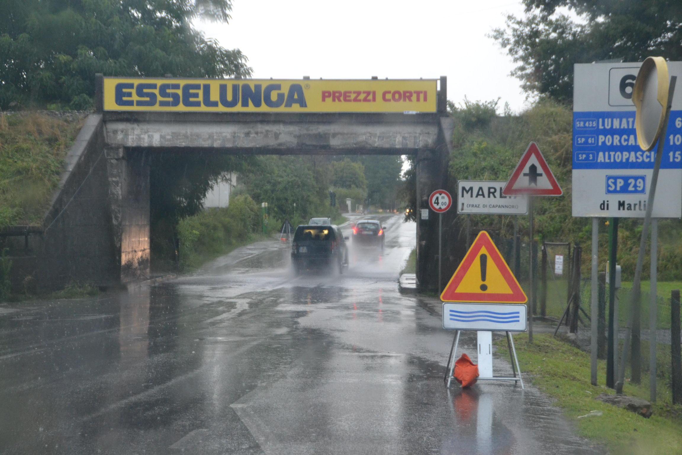 Ancora un nubifragio, chiuso il sottopasso di Marlia 
