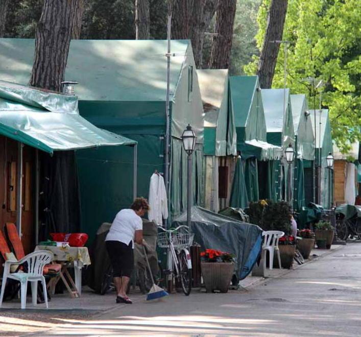 I camping tengono grazie ai nonni e agli stranieri 