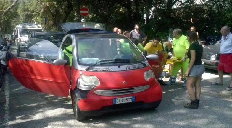 Scontro fra due auto, un ferito