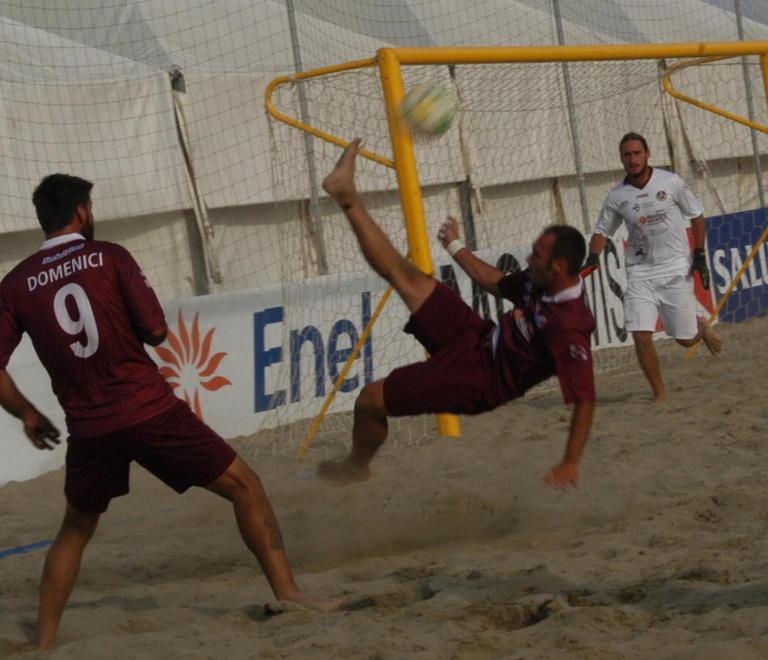 Beach soccer, derby inedito Pisa-Livorno finisce 8-1 