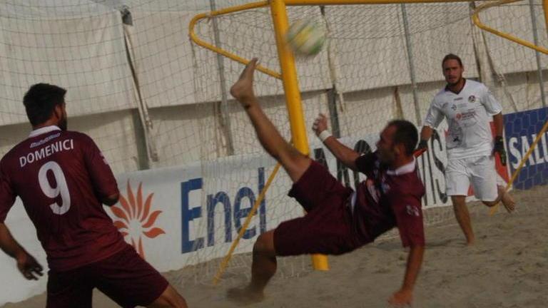 Beach soccer, derby inedito Pisa-Livorno finisce 8-1