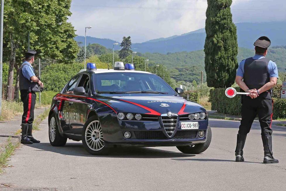 Raffica di furti a Montepiano, cinque abitazioni svaligiate 