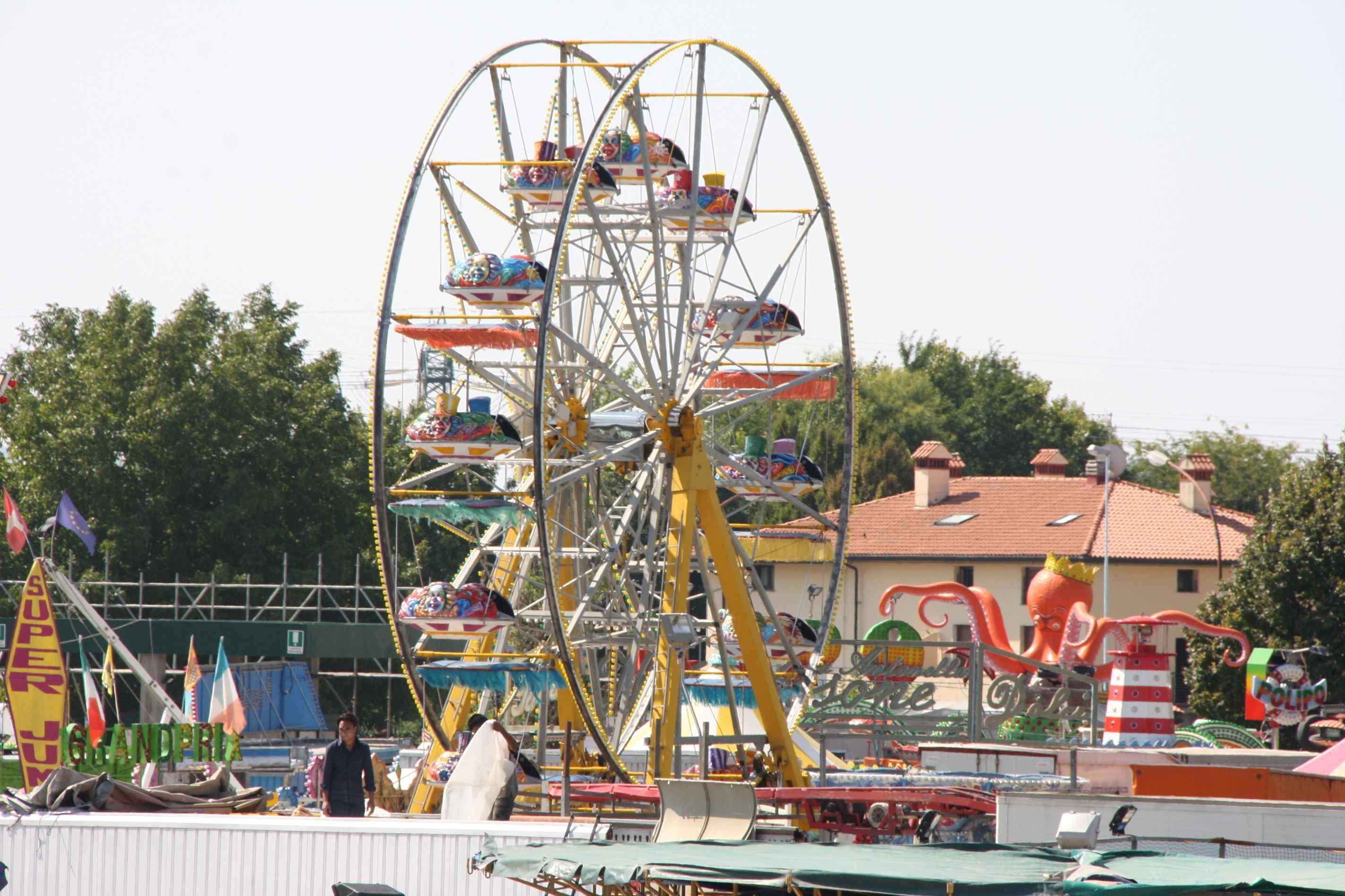Aggredisce due adolescenti al Luna Park di Pistoia 