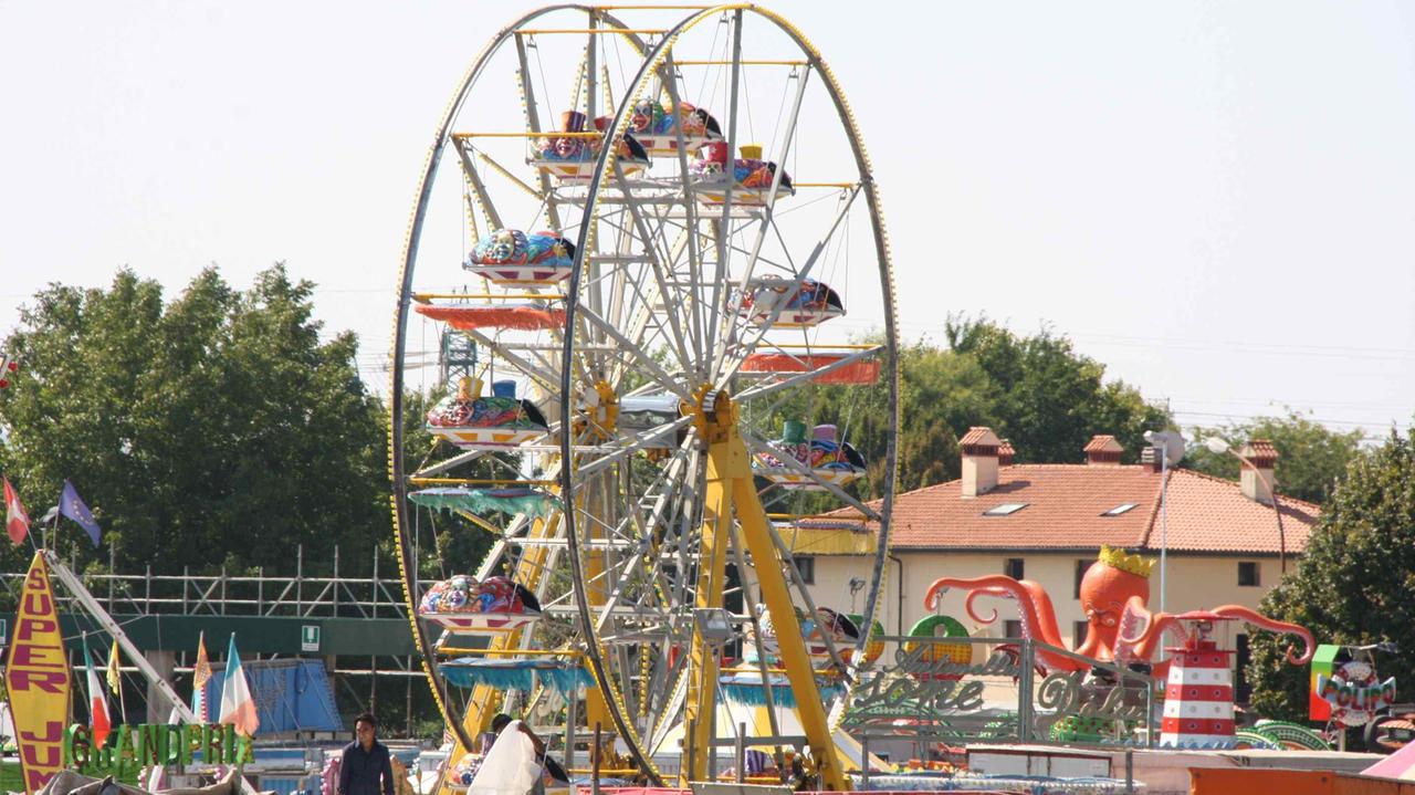 Aggredisce due adolescenti al Luna Park di Pistoia