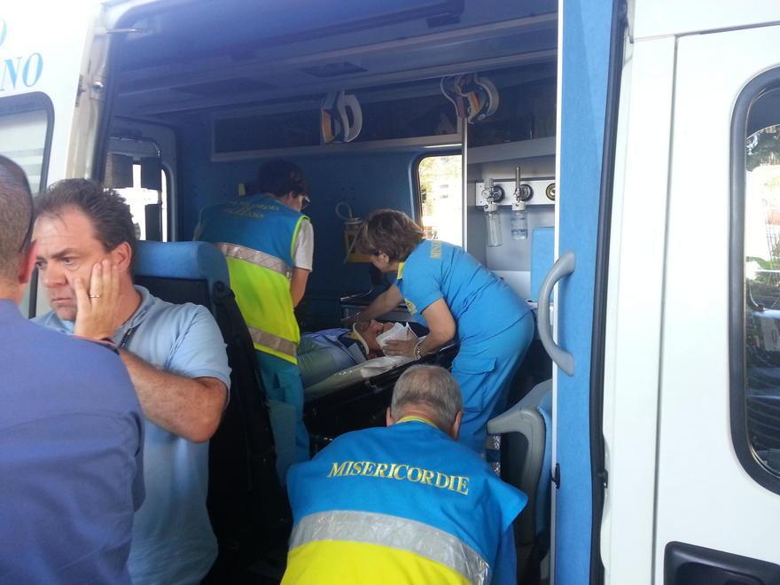 Pretende di scendere prima della fermata e manda all'ospedale l’autista del bus