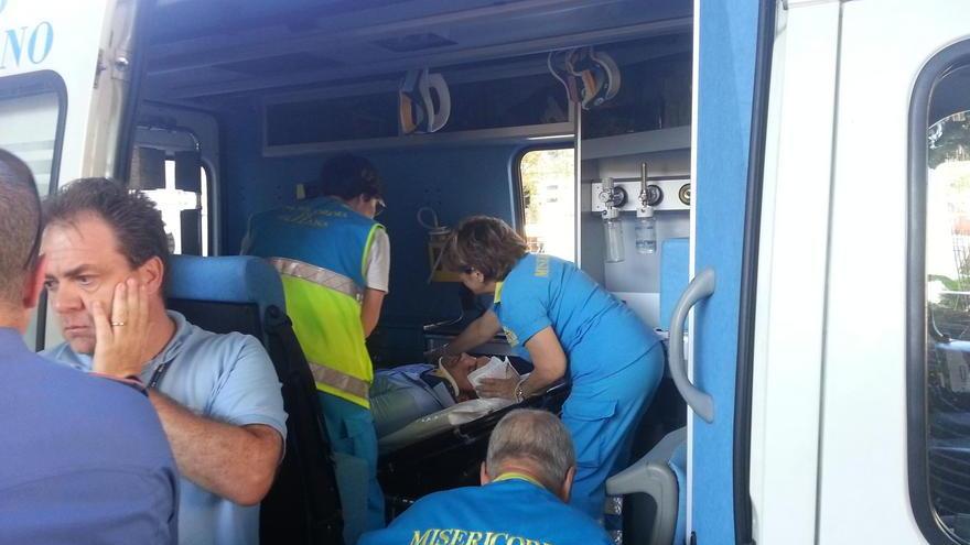 Pretende di scendere prima della fermata e manda all'ospedale l’autista del bus