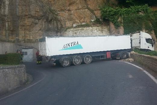 Autotreno s’intraversa, Pitigliano isolato