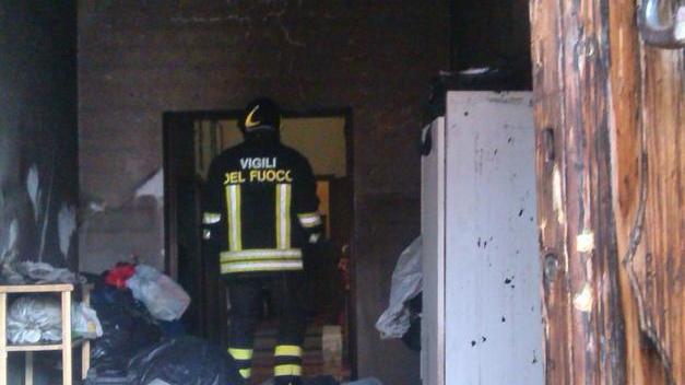 Incendio nell’ex convento del Carmine a causa del fornello a gas di un senzatetto