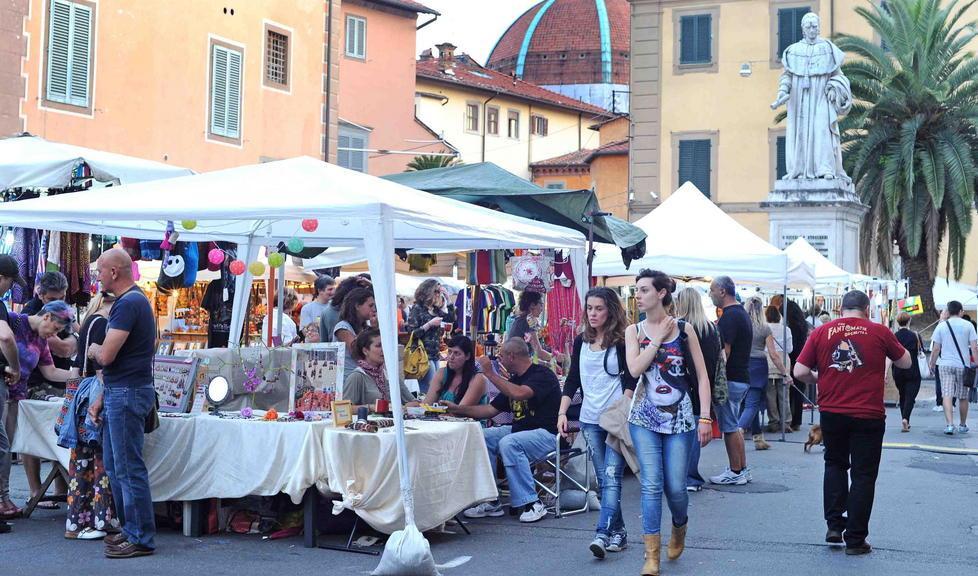 Mercatino contestato ma il Comune difende il festival “diffuso” 