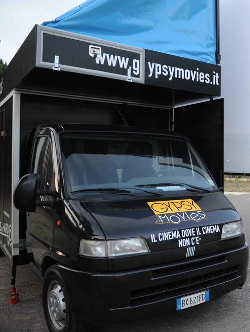 Con la sedia di casa al cinema all’aperto 