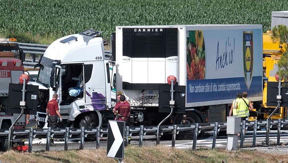 Camion di traverso, l’uscita di Pisa centro chiusa 2 ore
