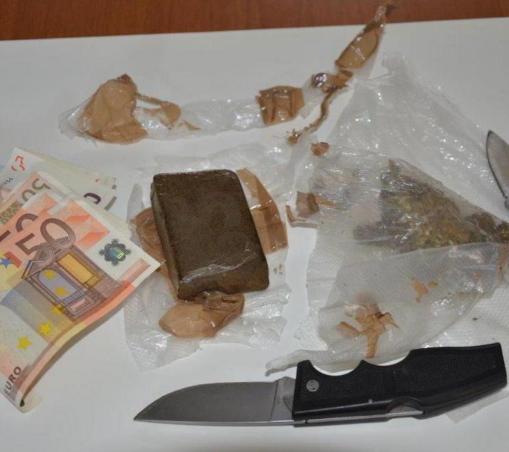 Nascondeva droga in un campo 