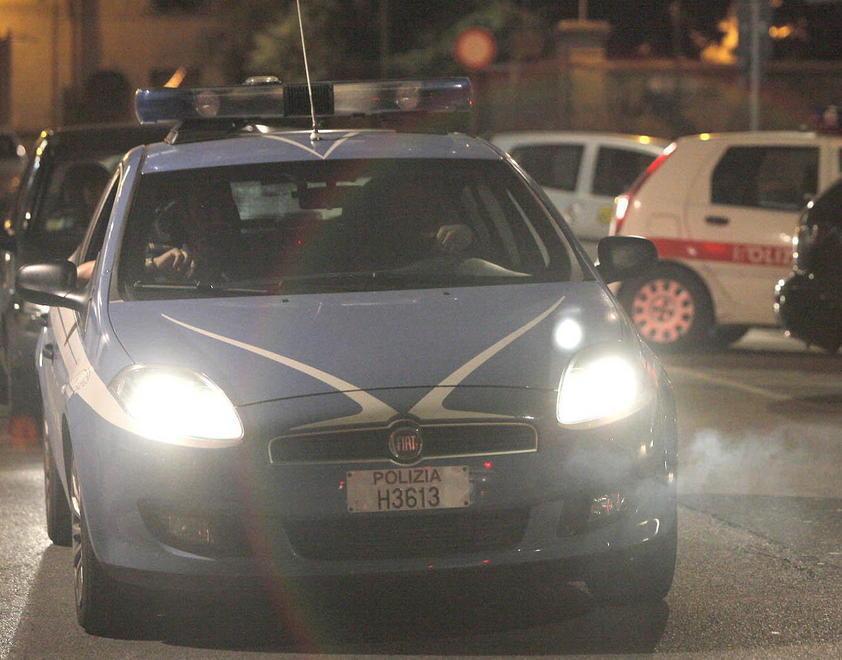 Molestano i clienti del pub arrestate due donne a Lido 