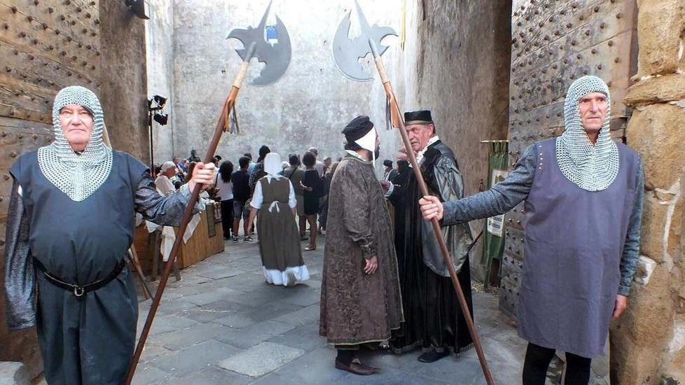 Assedio di visitatori per un Rivellino formato medievale