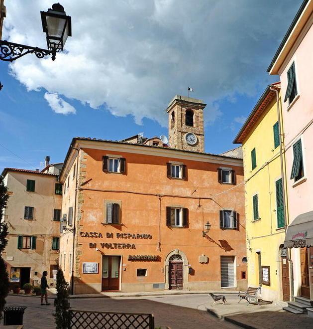 Volantini anonimi e veleni: Guardistallo scopre i “dissidenti”