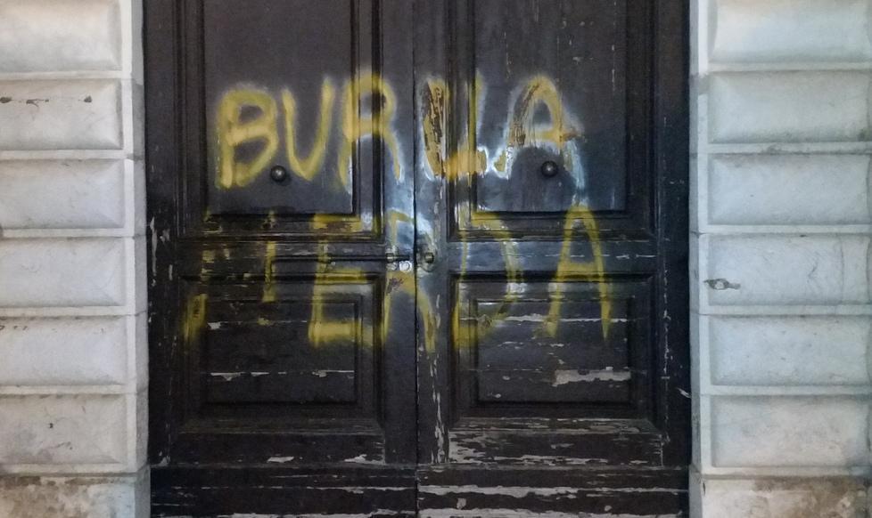 Un writer insulta il Carnevale 