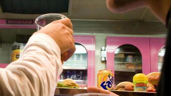 Drink in strada, multati (50 euro) quattro giovani