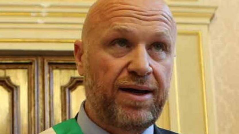 Il sindaco: in silenzio ci stringiamo a Nicola e alla famiglia
