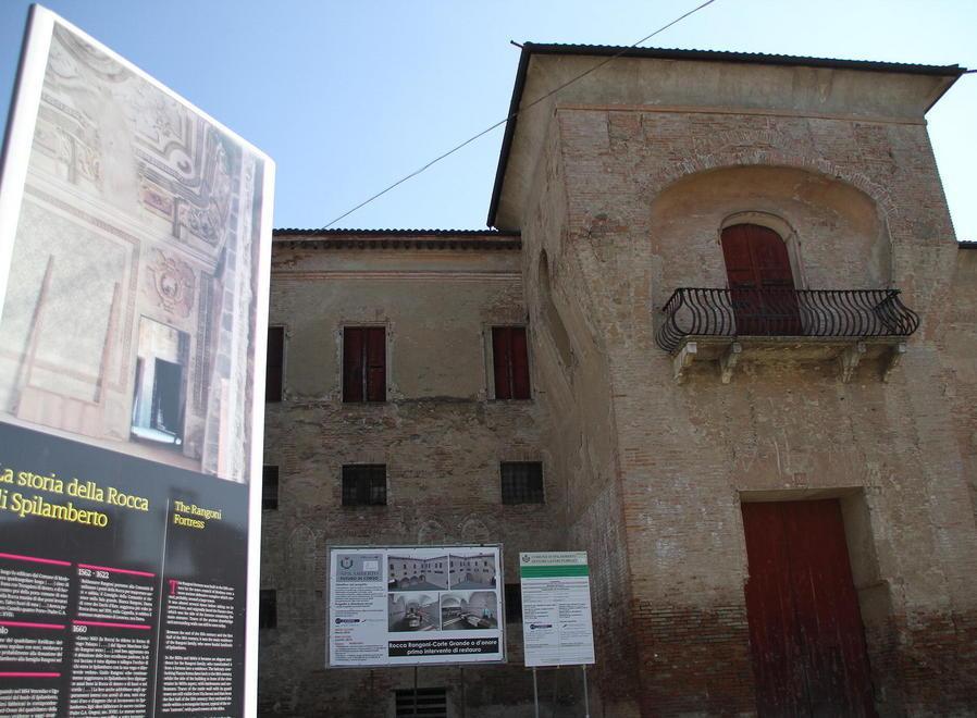 Via ai lavori attorno Rocca Rangoni 