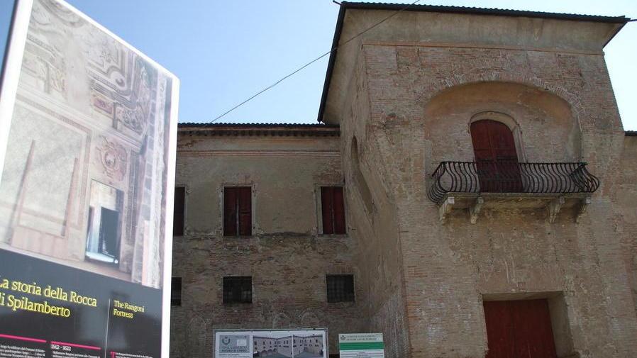 Via ai lavori attorno Rocca Rangoni