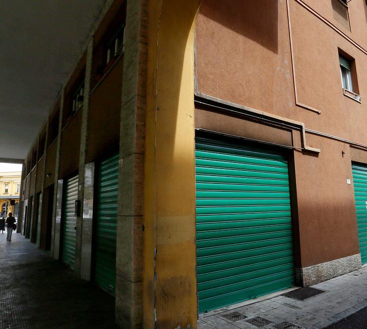 Un cortocircuito innesca il rogo in un minimarket