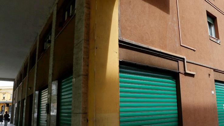 Un cortocircuito innesca il rogo in un minimarket