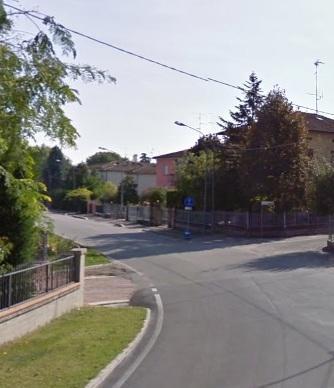 Prendono a calci i banditi ed evitano di farsi truffare 