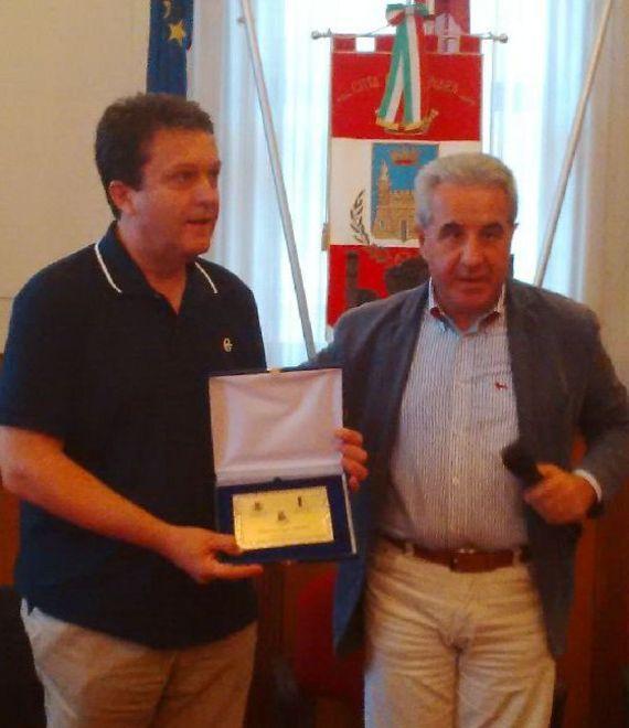 «Vi siete aumentati gli stipendi» 