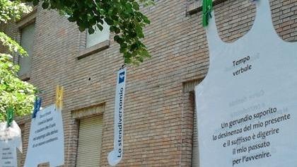 Versi alle finestre o sui bidoni dei rifiuti