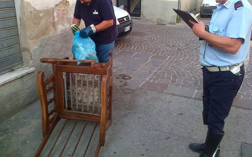 Abbandono di rifiuti, raffica di sanzioni 
