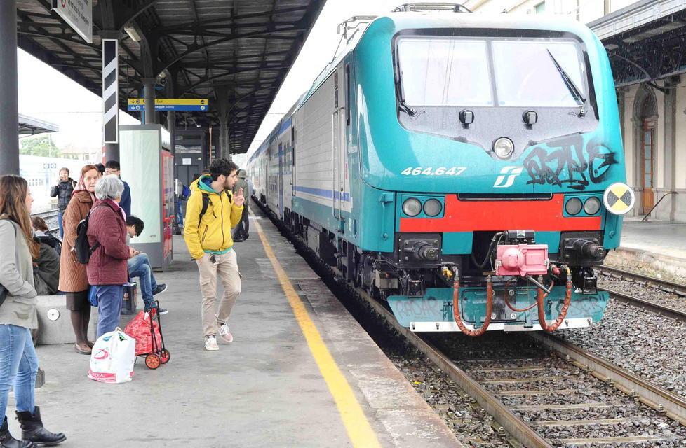 Sel sale in treno per chiedere una metropolitana per la Toscana 