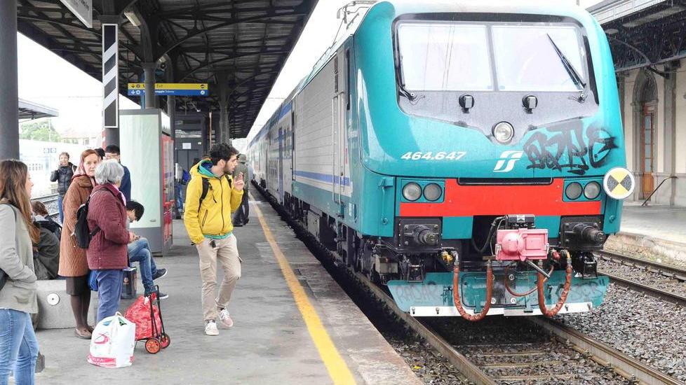 Sel sale in treno per chiedere una metropolitana per la Toscana
