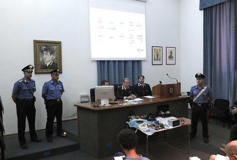 Pitbull a guardia della droga, arrestati due giovani 