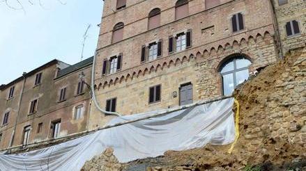 Emozioni e dolore: i volterrani raccontano la loro “ferita” sul web