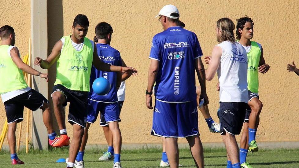 Aguirre si presenta col sorriso: «Non mordo... per ora»