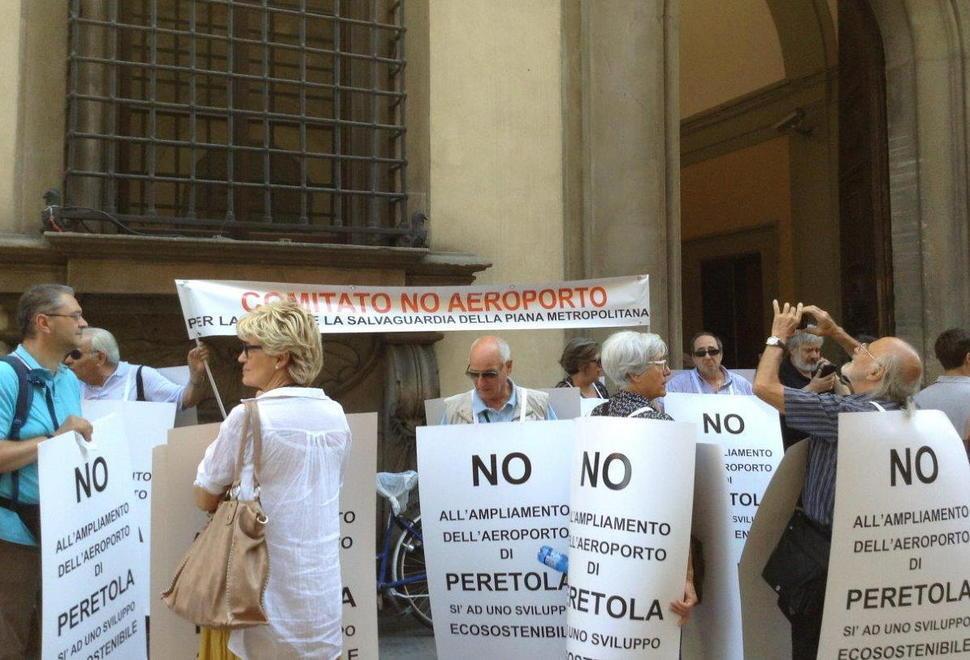 Aeroporto: in sessanta al sit-in 