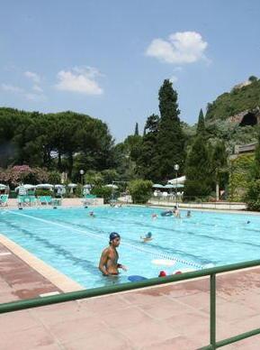 Morto a causa del malore in piscina in tre a giudizio