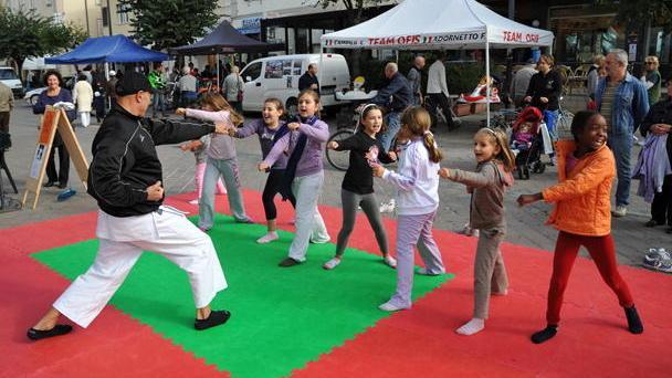 Esibizione di karate e taekwondo