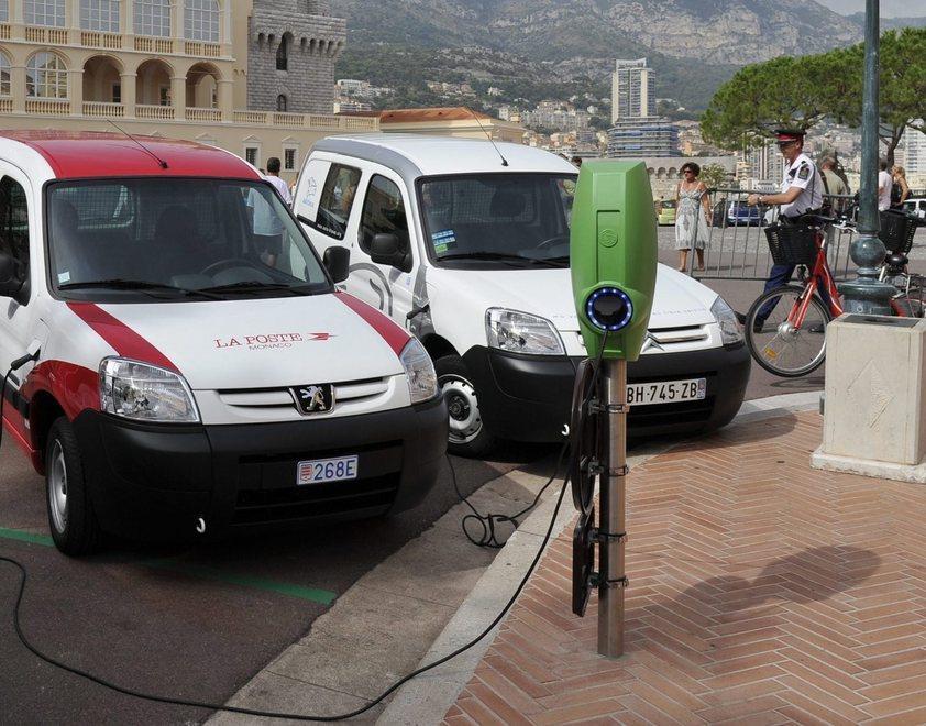 Bici e auto elettriche, da settembre il car sharing 