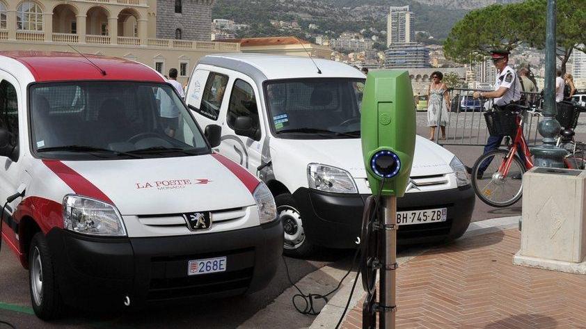 Bici e auto elettriche, da settembre il car sharing