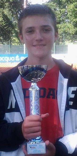 Tennis: a Massa bel successo di Schiasselloni 