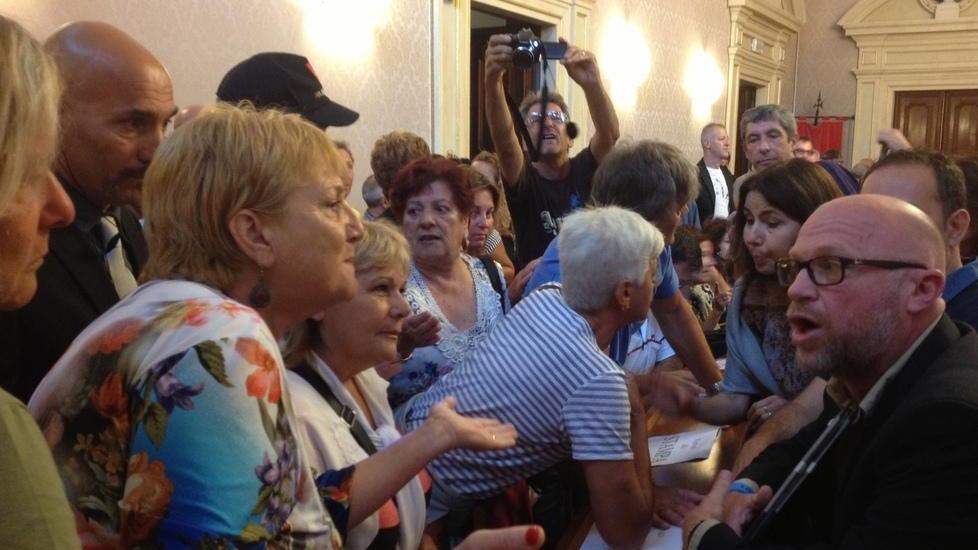 Perullo al Pd: imparate a fare opposizione...
