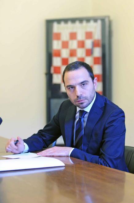 Gay: il sindaco di Pistoia autentica l’unione di una coppia di uomini 