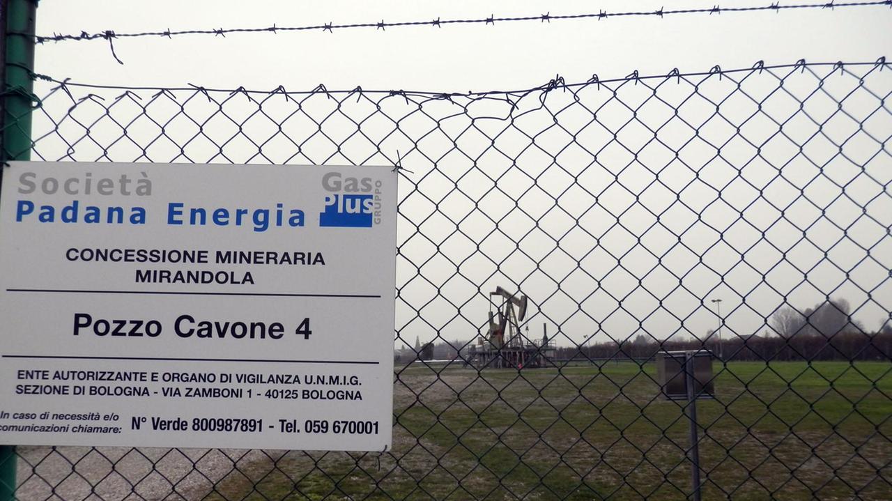 Un pozzo di estrazione del giacimento Cavone tra Mirandola, San Possidonio e Novi