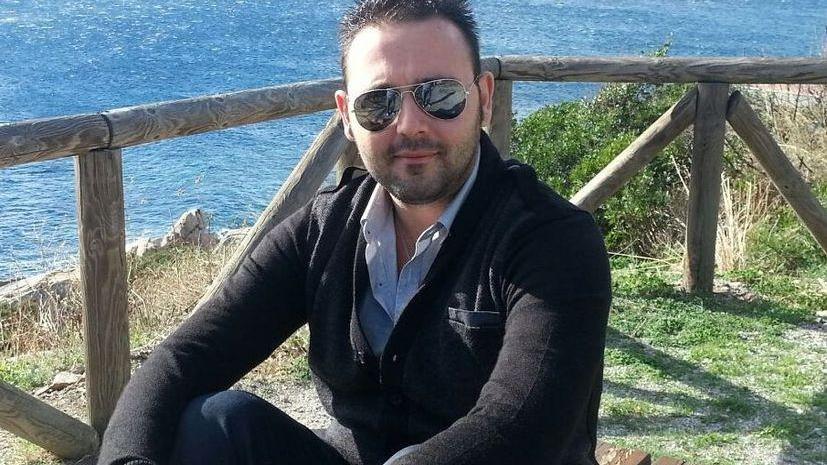 Muore a 29 anni sulla spiaggia di Lacona