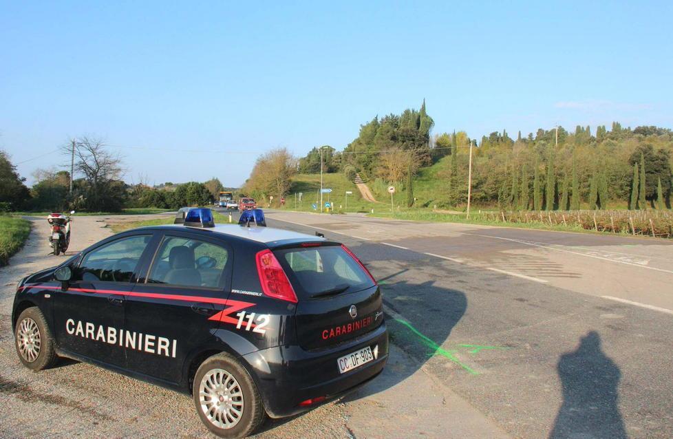 Auto nel fossato, bimba di sei anni trasferita al Meyer