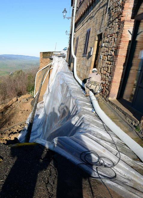 Emozioni e sofferenza nei video dei residenti sulla ferita di Volterra 