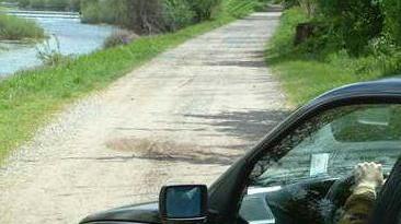 Fanno footing sul fiume e i ladri rubano nelle auto