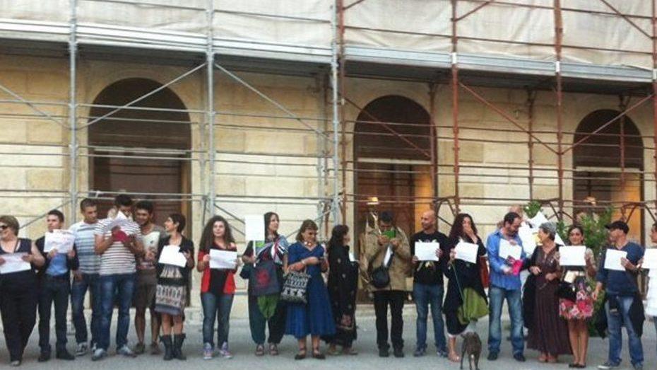 In piazza i “sentinelli” anti-omofobia